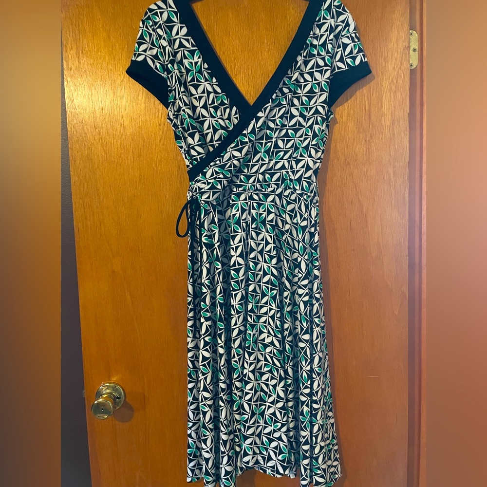 Wrap style dress size large 🌿